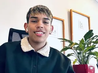 CrisPetter shows nude