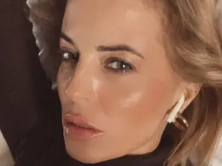 NellyBloom shows livesex