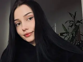 TeneshaLaton shows jasmine